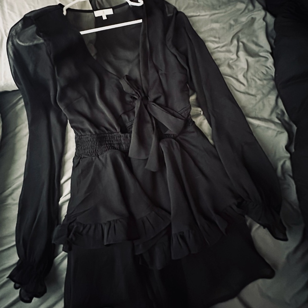 NWOT Ruffled black romper 🖤